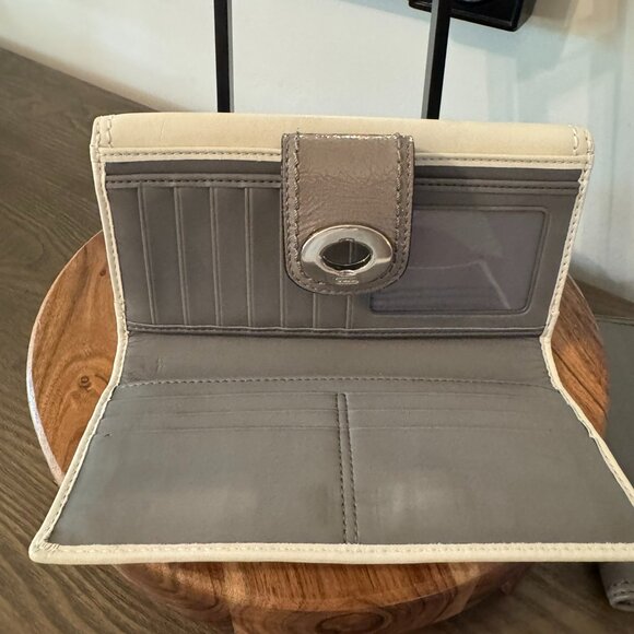 Coach White Leather Turnlock Wallet — Bi-Fold w/ Silver Turnlock - Picture 4 of 10